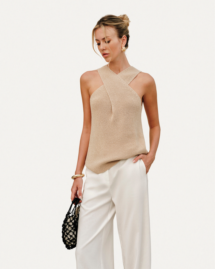Minimalist Halter Neck Tank Top – Slim Fit Summer Trend for Women