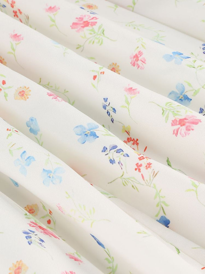 Florales Trägerkleid mit Taillennaht