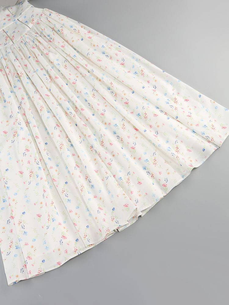 Florales Trägerkleid mit Taillennaht