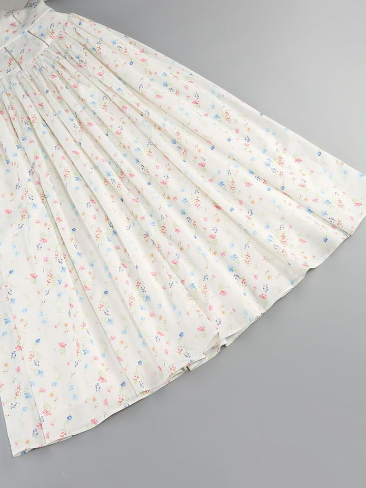 Florales Trägerkleid mit Taillennaht