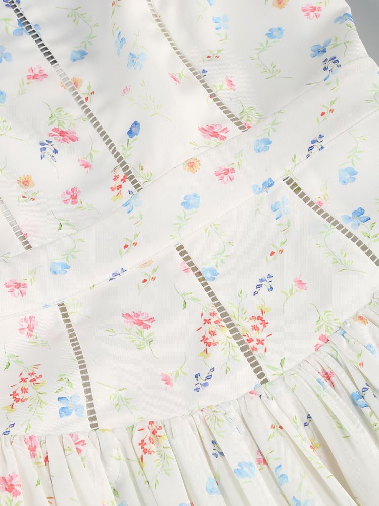 Florales Trägerkleid mit Taillennaht