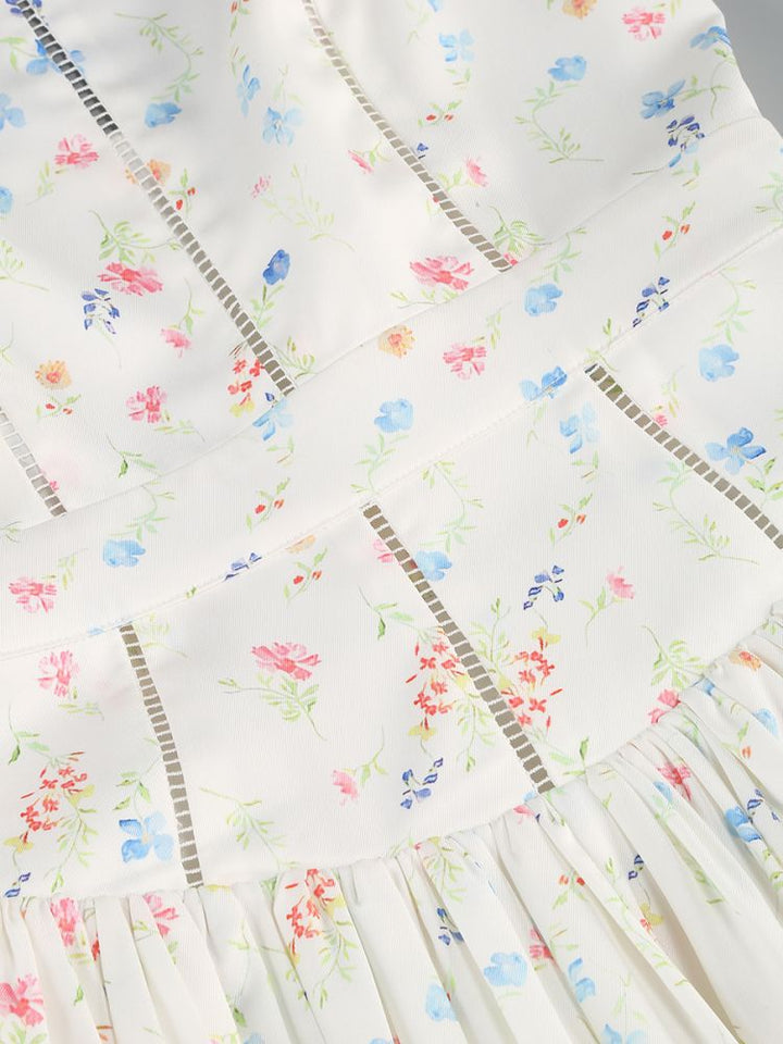 Florales Trägerkleid mit Taillennaht