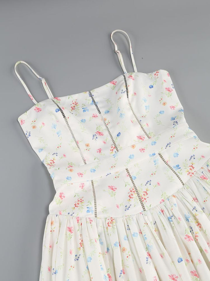 Florales Trägerkleid mit Taillennaht