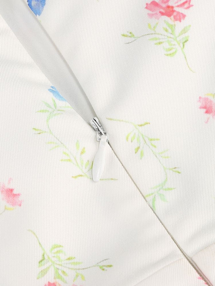 Florales Trägerkleid mit Taillennaht