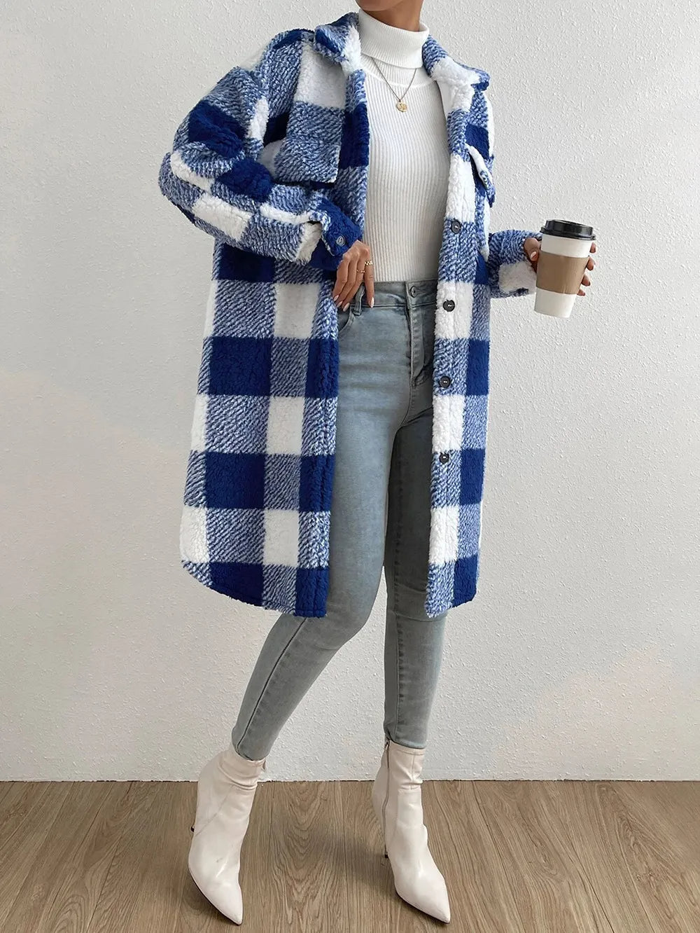 Stylish Women's Checkered Teddy Coat – Warm Winter Coat for Cozy Comfort in Multiple Sizes and Colors 2