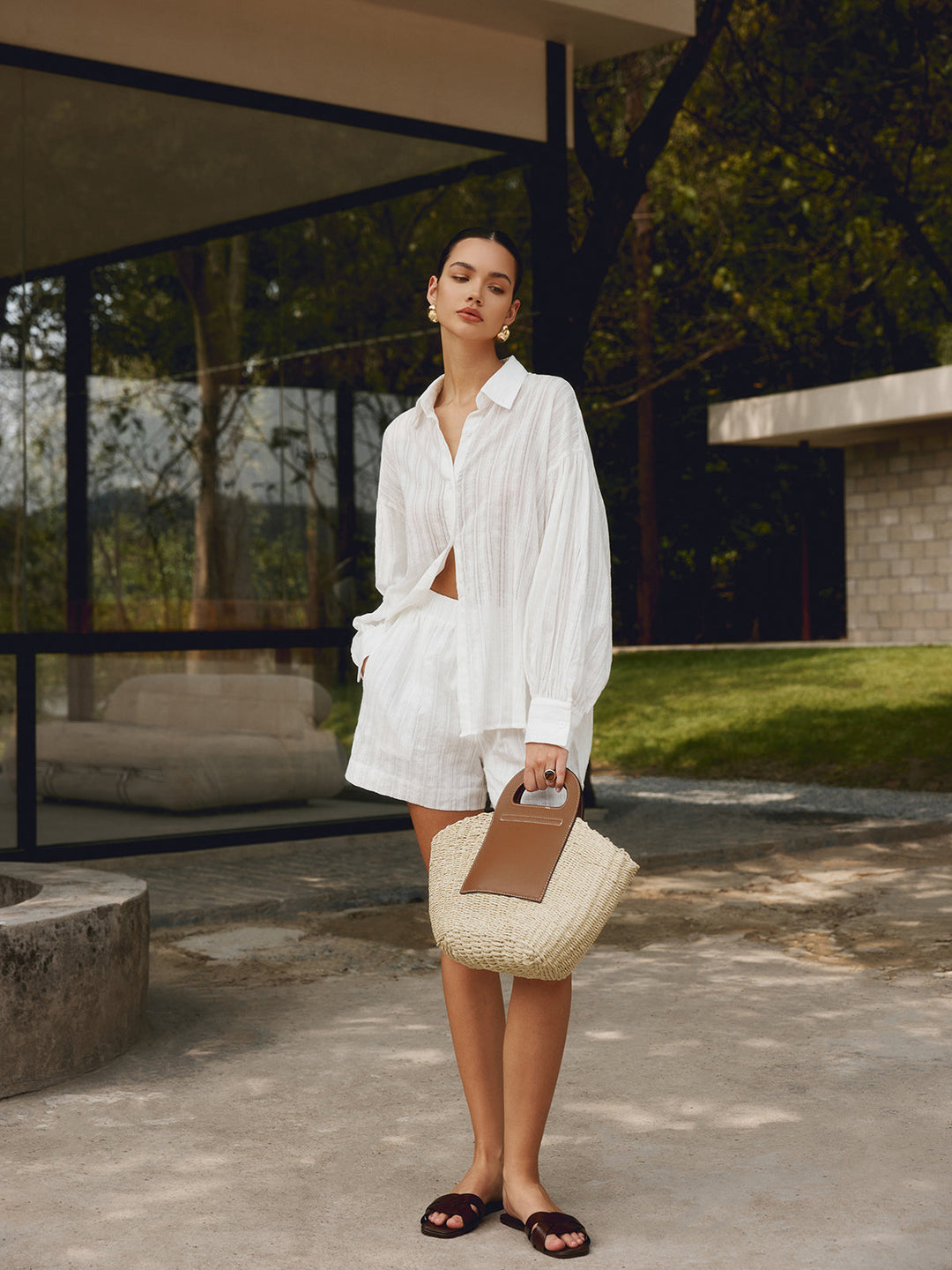 Two Tone Straw Tote Bag – Stylish and Spacious Beach Bag for Everyday Use, 16.5 x 5.9 x 13.4 Inches 4