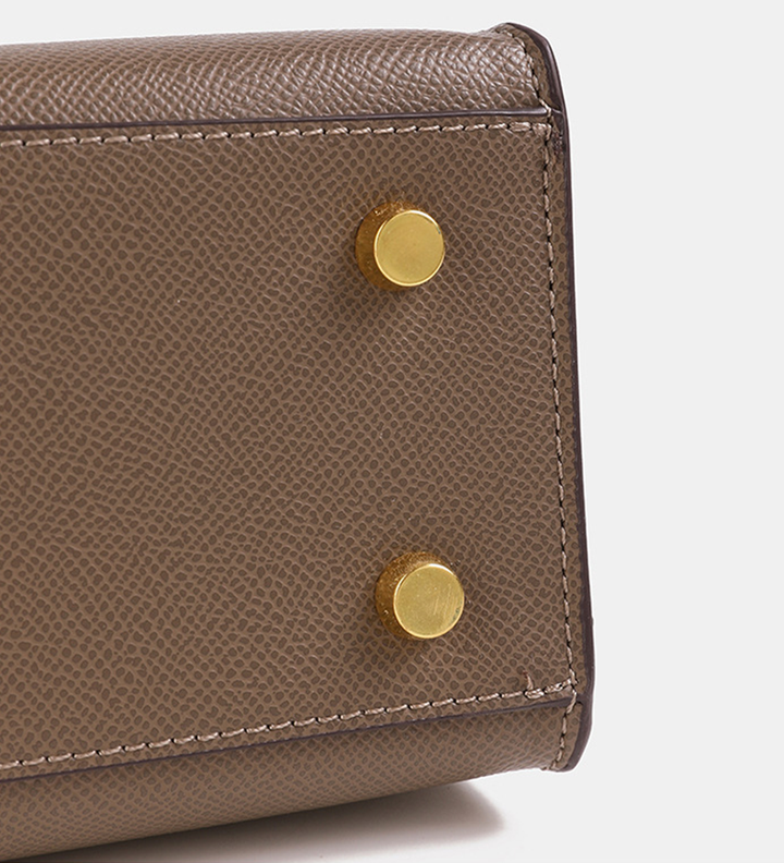 Handtasche mit Schlossdetail
