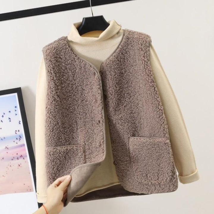 Cozy Women's Teddy Vest - Soft Short Layer for Fall and Winter, Stylish and Versatile for Modern Outfits 5