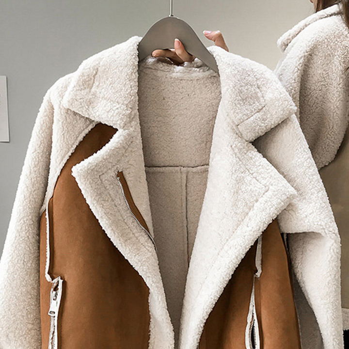 Elegant Women's Teddy Coat with Large Collar – Warm Faux Fur Winter Coat for Cold Weather 2