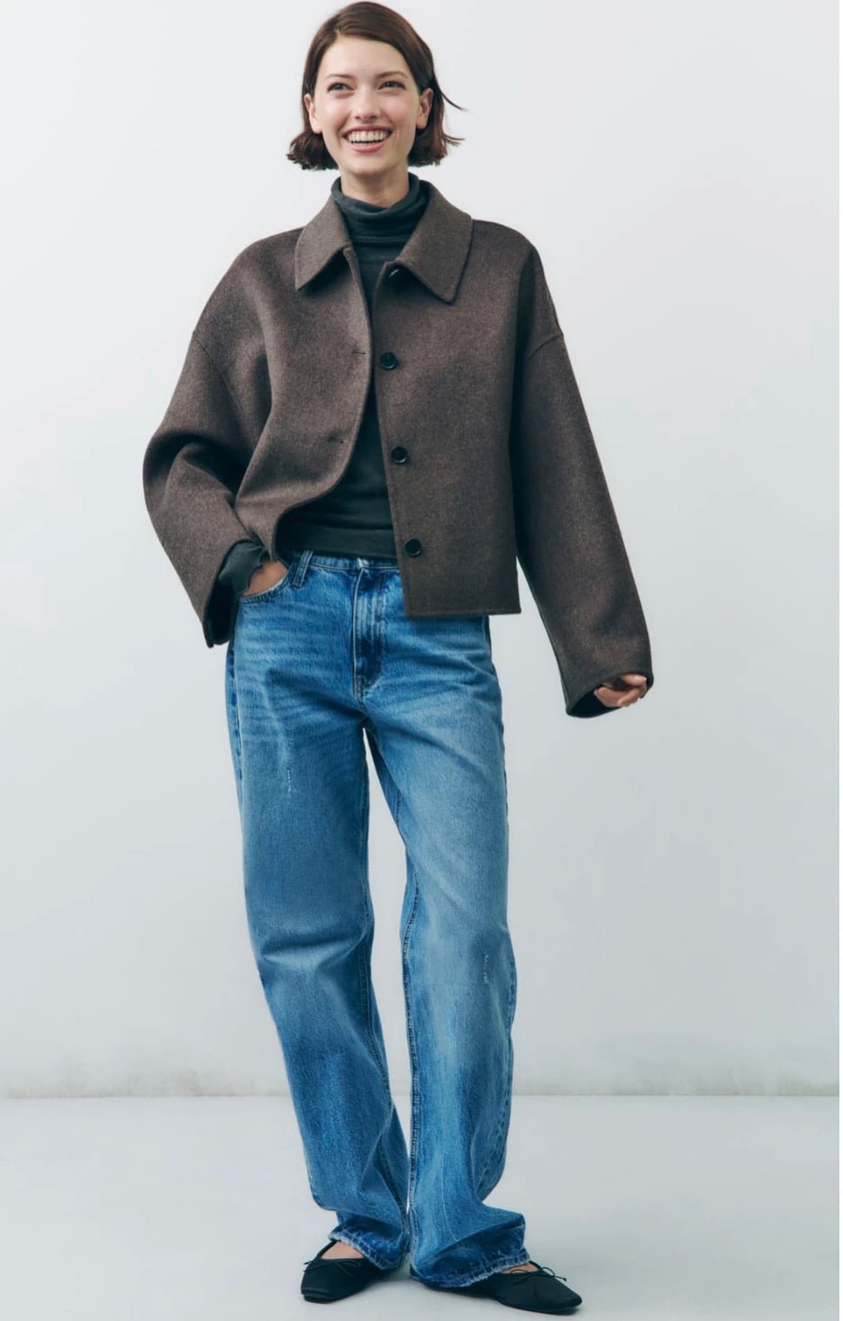 Oversized Warm Women's Coat – Thick Winter Outerwear for Cold Weather, Comfortable Fit, Versatile Style 2