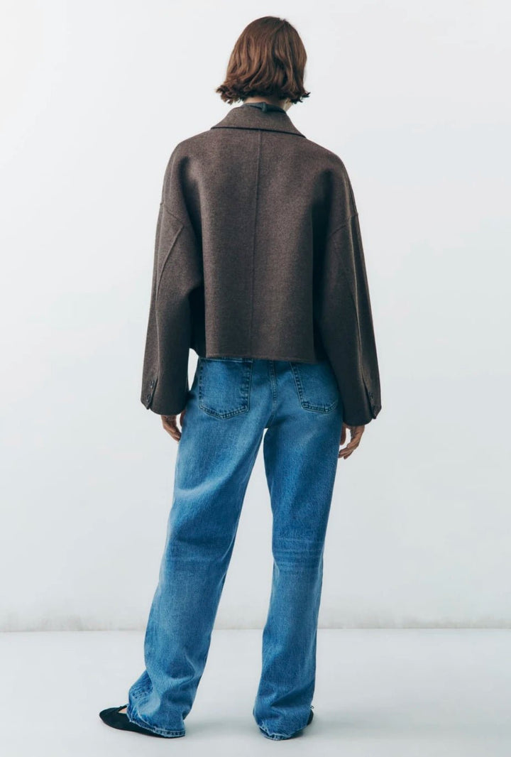 Oversized Warm Women's Coat – Thick Winter Outerwear for Cold Weather, Comfortable Fit, Versatile Style 3