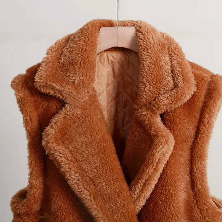 Sleeveless Women's Teddy Coat – Cozy Winter Outerwear for Stylish Layering in Soft Fabric 2