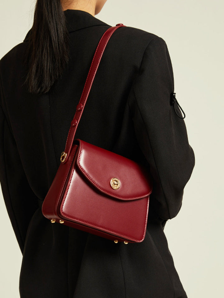 Stylish Shoulder Bag for Women in Durable Polyurethane – Lightweight Everyday Accessory, Compact Size 8.3 x 3.1 x 6.7 3