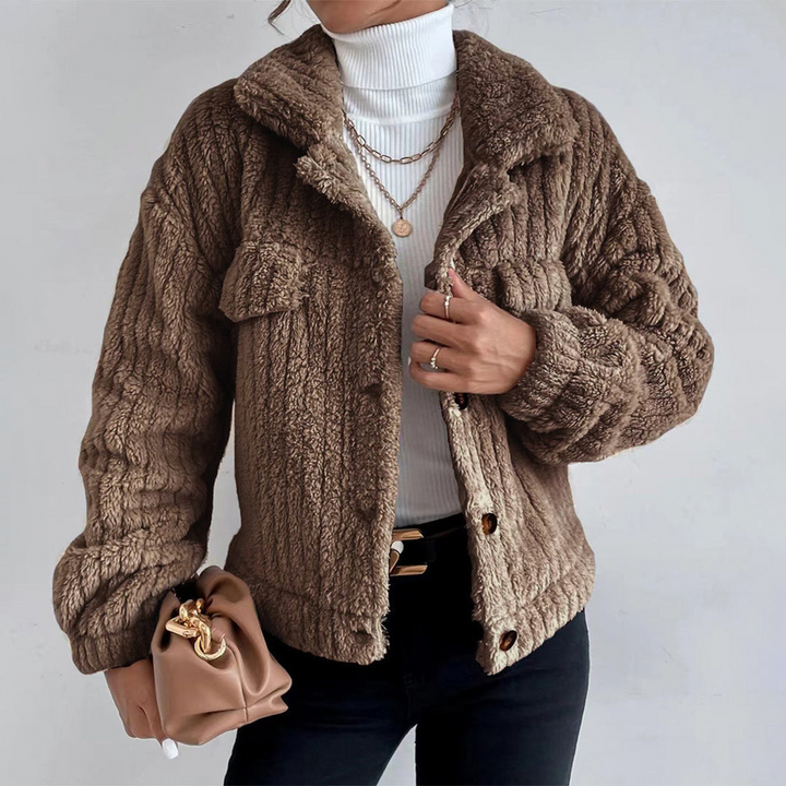 Women's Teddy Coat - Cozy Short Winter Coat with Long Sleeves and Chest Pockets - Stylish Faux Fur Jacket 3